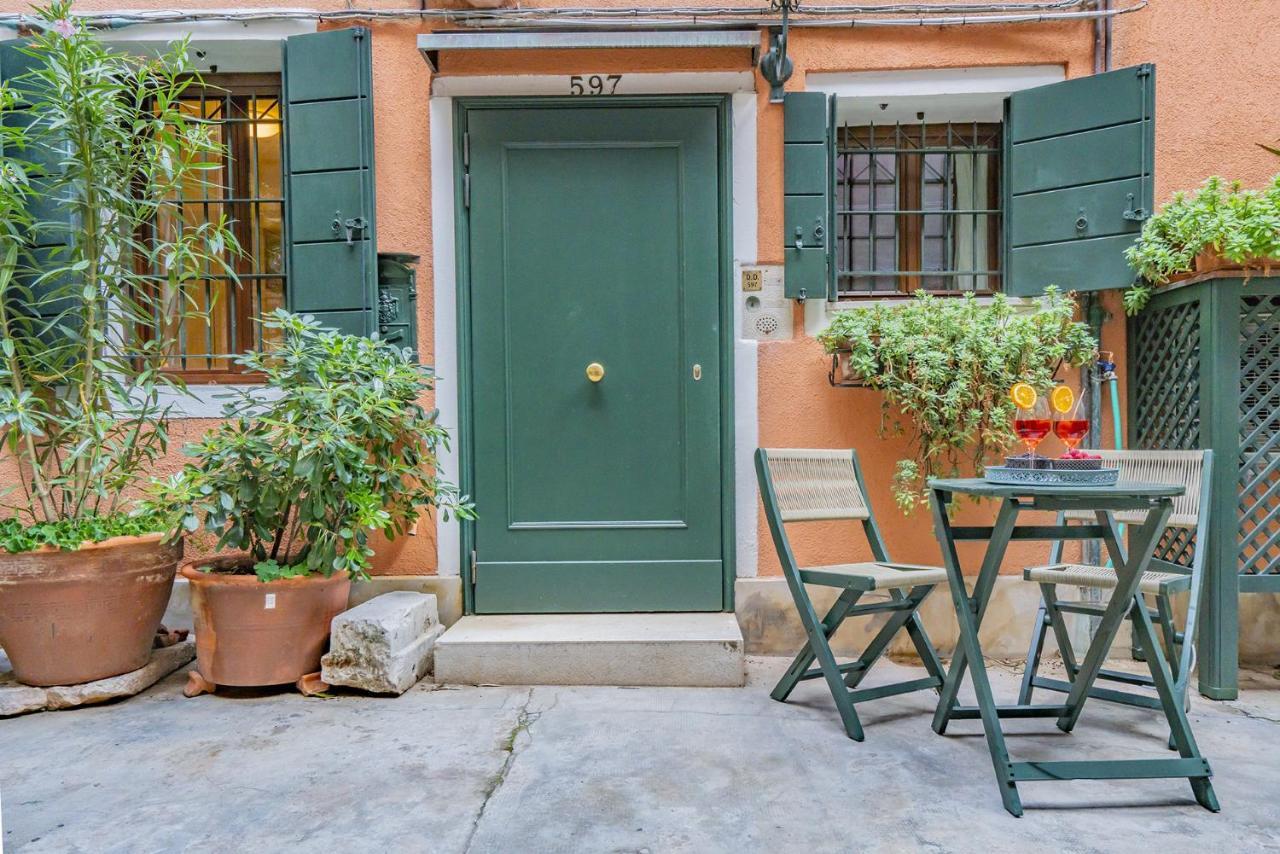 Ferienwohnung Lo Squero 1 The Secret Courtyard In Dorsoduro Venedig Exterior foto
